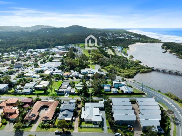Entire Duplex Pair on 1,005m² Renovated Coastal Investment with Exceptional Flexibility