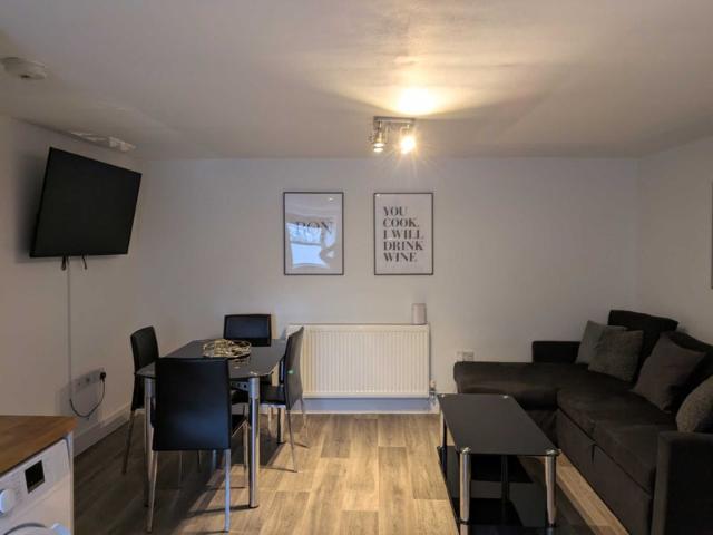 Entire flat Unfurnished