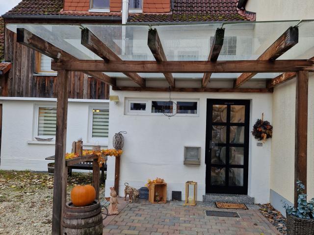 Entire house with three bedrooms for living, working, and relaxing in Kurtscheid, dogs are welcome