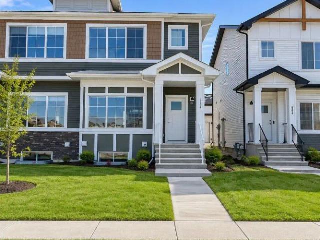 Entire Home | 3 Beds | Double Garage | Fenced Yard | — 3 Bedrooms Duplex