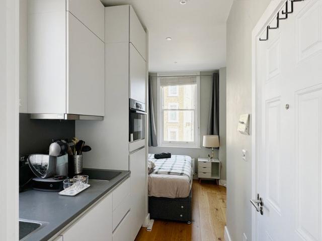 Entire Modern Studio Flat Single Occupant