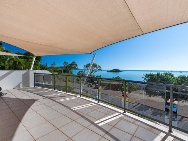 Entire Top Floor Beachfront Duplex with Exclusive Rooftop Retreat