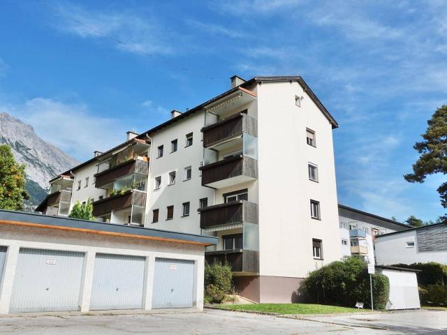 Entkernte 3 Zimmer Wohnung mit Balkon und Garagenbox