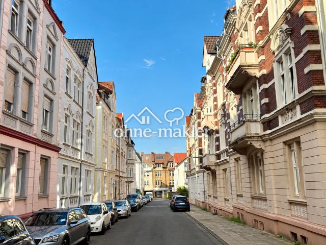 Entlang der Lutter zu Fuß in die City: bezugsfertige Altbauwohnung im Künstlerviertel