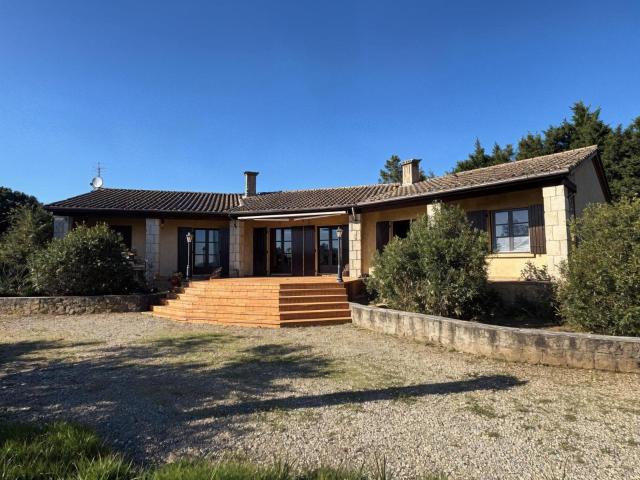 Entre Uzer et Largentière, à seulement 15 minutes d'Aubenas. 157m² Largentière