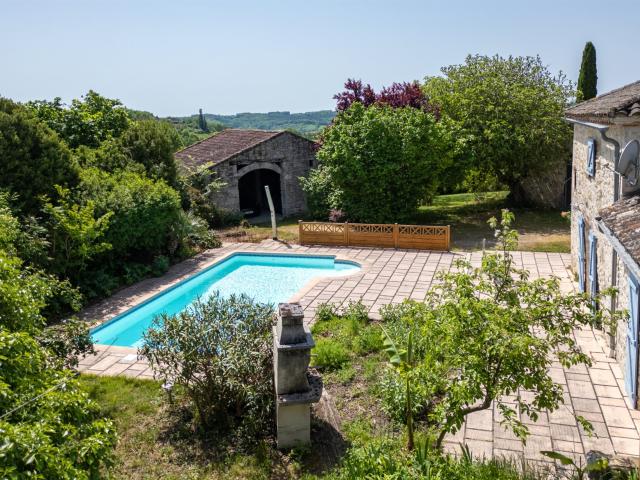 Entre Villeneuve et Agen Maison familiale en pierre avec p. 150m² Montpezat