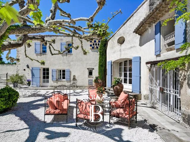 À 35 Km D’Aix En Provence – Mas Du Xviiiᵉ Siècle – 500 M² –. 427m² Mallemort