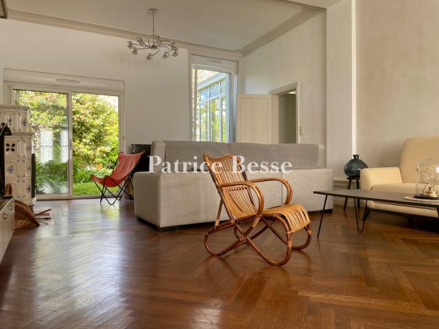 Entre Angers et Rennes, dans une cité historique de l'Anjou. 363m² Ombrée d'anjou