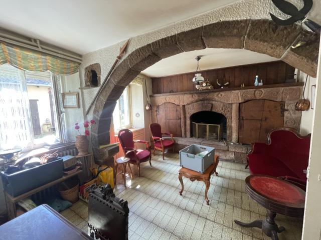 ENTRE BARAQUEVILLE ET LA PRIMAUBE: Ensemble immobilier