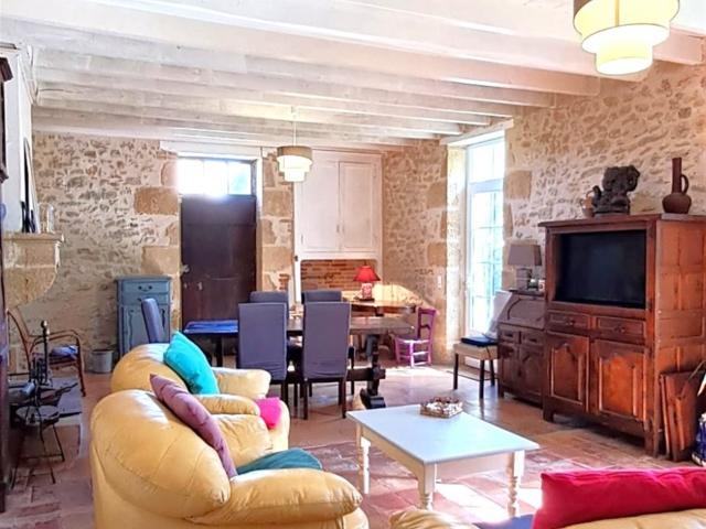 Entre Bazas et Langon Maison en pierre 5 chambres, dépend. 163m² Langon