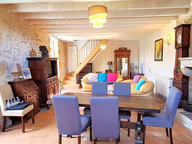 Entre Bazas et Langon Maison en pierre 5 chambres, dépend. 163m² Langon