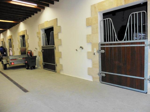 Entre Bergerac et Montpon Ménestérol Ecurie privée haut de. 680m² Montpon Ménestérol