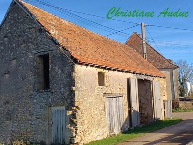 Entre Charolles, La Clayette et Paray le Monial, ancien corps de ferme en pierres, à rénover, sur parcelle de terrain de 900 m² environ