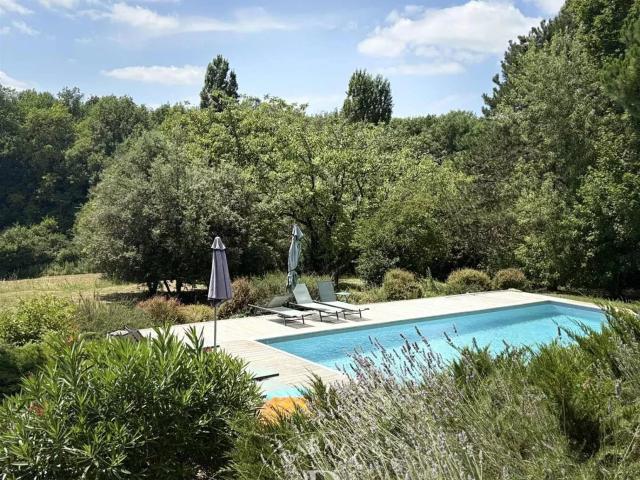 Domaine en pleine nature Ancienne propriété viticole de 5. 490m² Moulidars