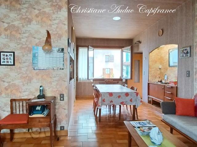 Entre Cluny et Charolles, maison de centre bourg de 153 m², avec 2 logements