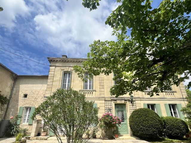Entre deux mers Maison de maître avec dépendances et pisci. 323m² Targon