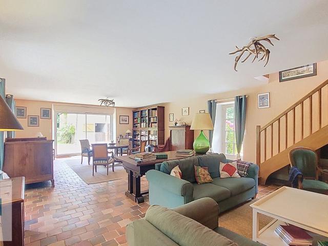 Entre Dinan et la côte belle propriété à Corseul sur 1+ he. 320m² Corseul
