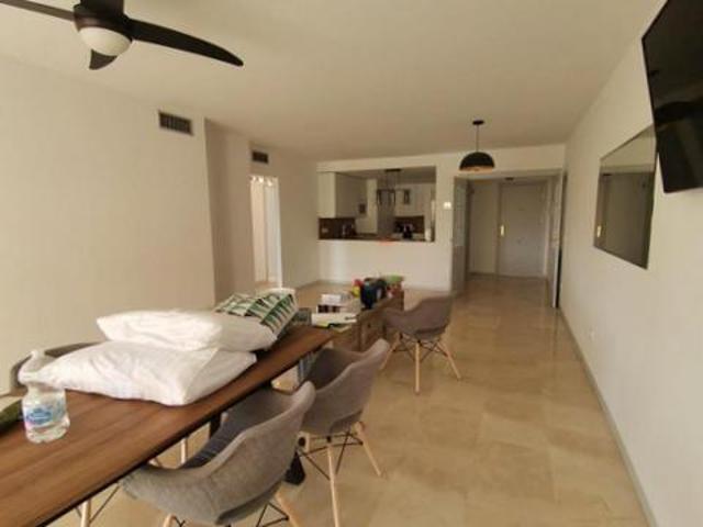 ENTRE ESTEPONA Y PUERTO BANÚS, APARTAMENTO EN ZONA MUY DEMANDADA