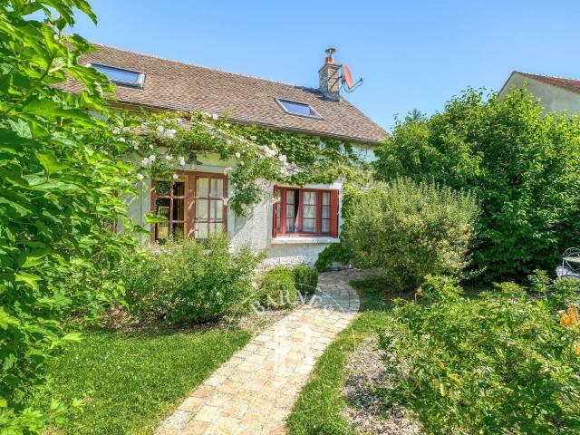 Entre Fontainebleau et Sens Maison de Village 400 m² hab. 400m² Fontainebleau