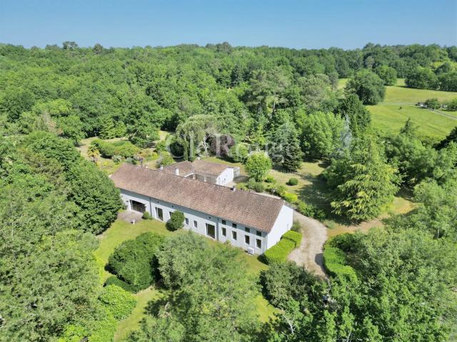 Entre Libourne et Bergerac Magnifique propriété avec pisci. 347m² Montpon Ménestérol