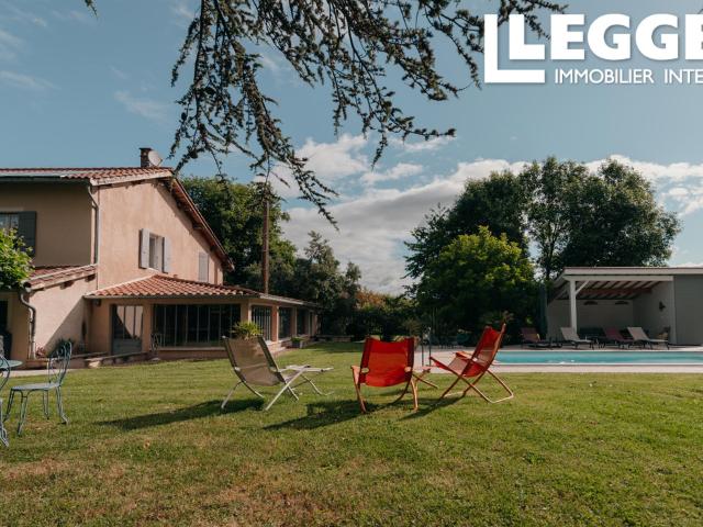 Entre Lyon et les vignobles, une demeure d'exception de 486 m² pour vivre, recevoir ou entreprendre