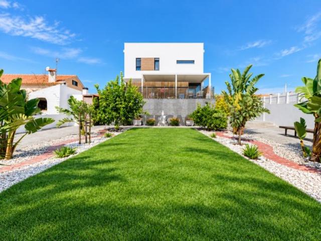 Entre Mafra e a Ericeira | Moradia T4 com terreno de 971 m², Jardim e Eficiência A