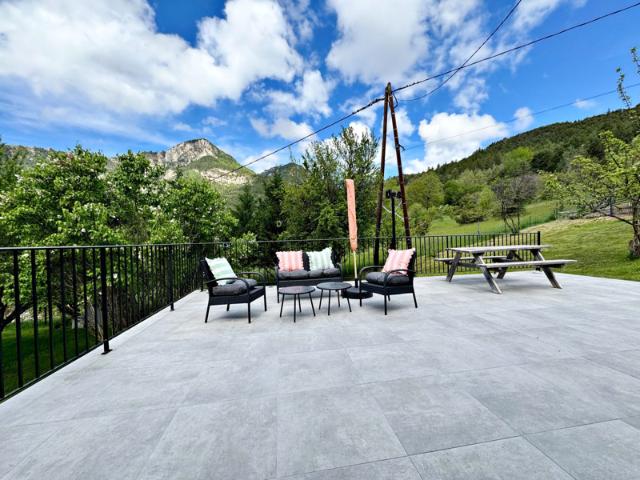 Entre mer et montagne: maison avec piscine, grand terrain et pa