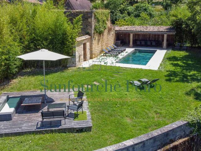 Entre Montignac et Sarlat Périgord Noir 403m² Sarlat la Canéda