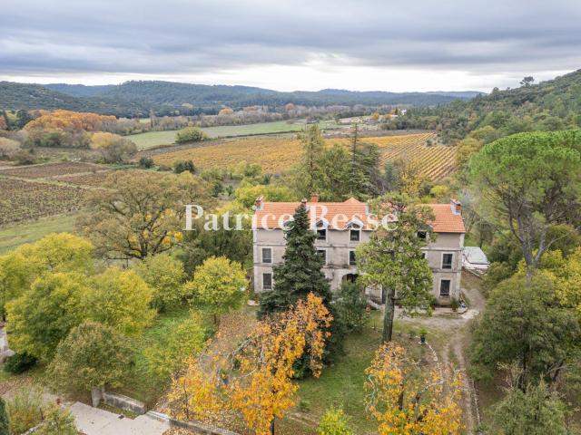 Entre Montpellier et Nîmes, un ancien domaine agricole de 7. 2952m² Quissac