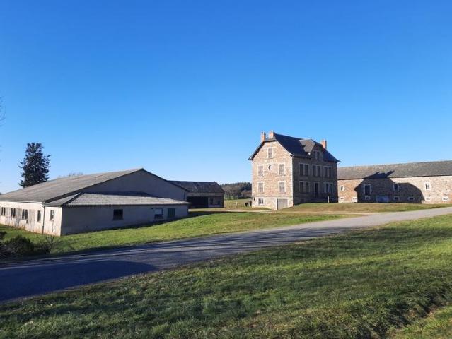Entre Naucelle et Baraqueville en Aveyron 12 240m² Quins
