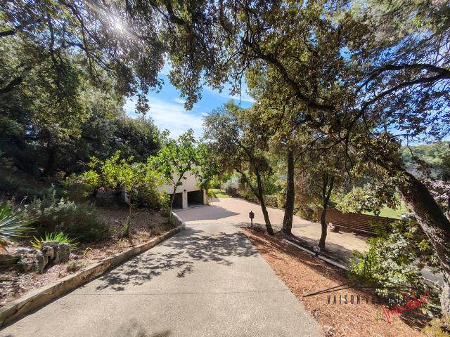 Entre Nyons et Vaison Belle villa, piscine à débordement et environnement privilégié