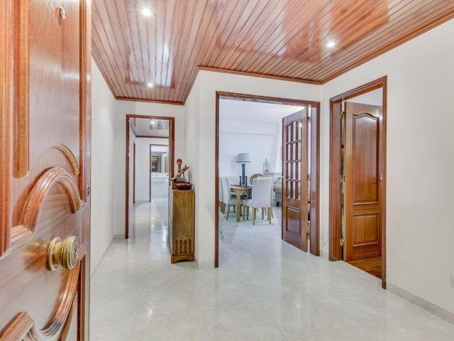 Entre o conforto e a centralidade: Um T3 exclusivo no coraçã. 117m² Carnide
