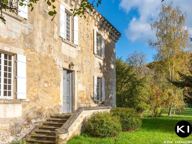 Entre Périgueux et Bergerac, dans un village avec toutes com. 248m² Vergt