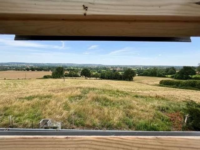 ? Entre Saint Sever et Villedieu les Poêles, découvrez cet ensemble immobilier en pierre offrant deux logements indépendants, un fort potentiel d'aménagement et un cadre de vie paisible sur environ 6 000 m² de terrain. ? Amoureux de la pierre.
