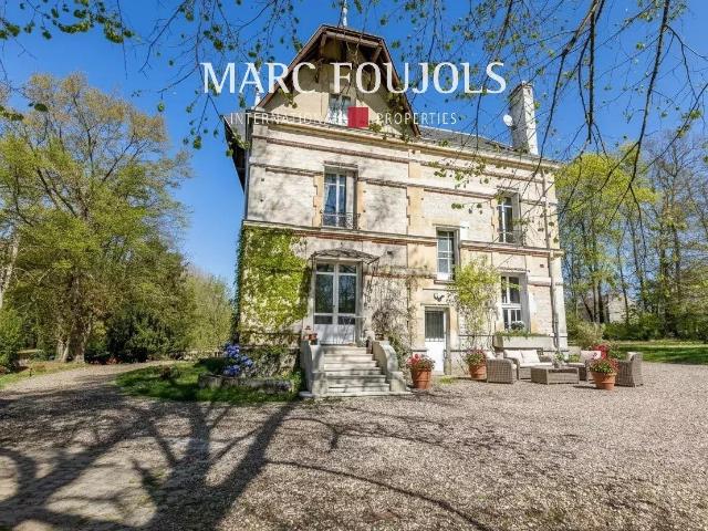 Entre Senlis et Chantilly Propriété familiale avec dépenda. 350m² Senlis