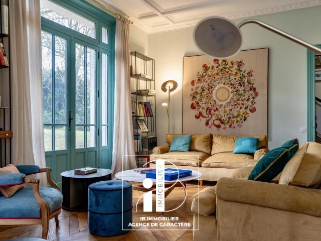 ENTRE SEINE ET FORET – MAISON DE MAÎTRE XVIIIᵉ 354M² AVEC MAISON DE GARDIEN – PARC ARBORÉ DE 5 457 M²