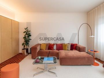 Entrecampos | T2 T3 c/ varanda, arrecadação e renovado por Atelier de Arquitetura