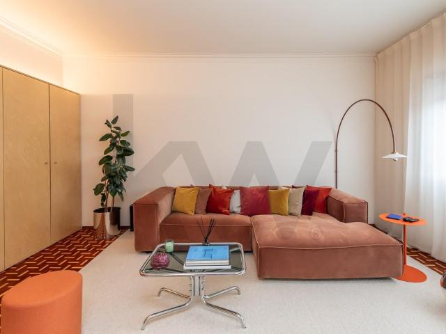 Entrecampos | T2 T3 c/ varanda, arrecadação e renovado por Atelier de Arquitetura