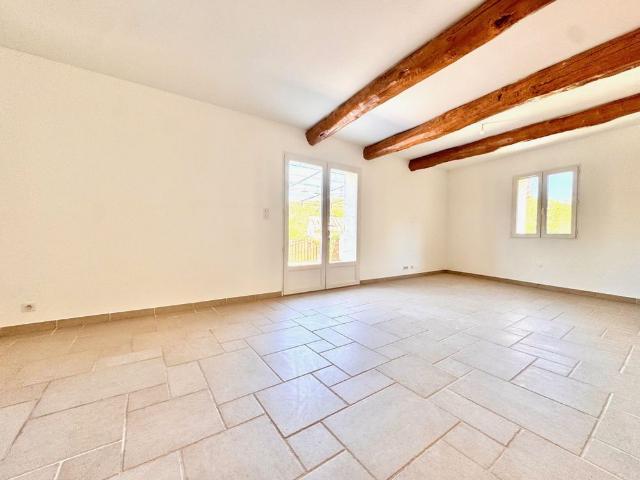 ENTRECHAUX Maison de charme avec terrasse plein sud