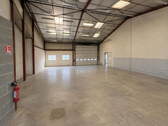 Entrepôt Bureau / local industriel 900 m2