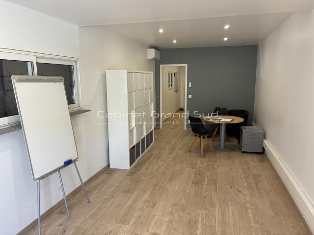Entrepôt hanger de 150m2 avec 3 bureaux dans la zone de Fréjorgues Mauguio