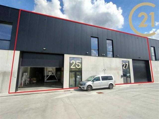 Entrepôt/ hall de stockage/atelier à louer dans le zoning de