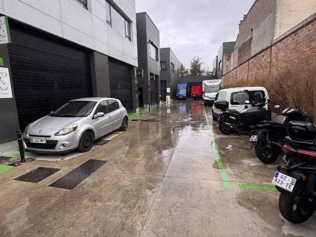 entrepot/loft 198m² a louer