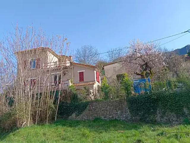 Entrevaux 04320 Achat / Vente maison 4 pièces t4 au dernier étage terrasse