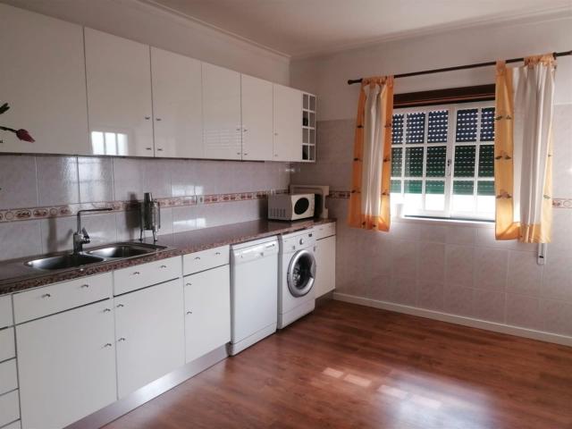 Entroncamento com Garagem e Arrecadação 170m² Entroncamento