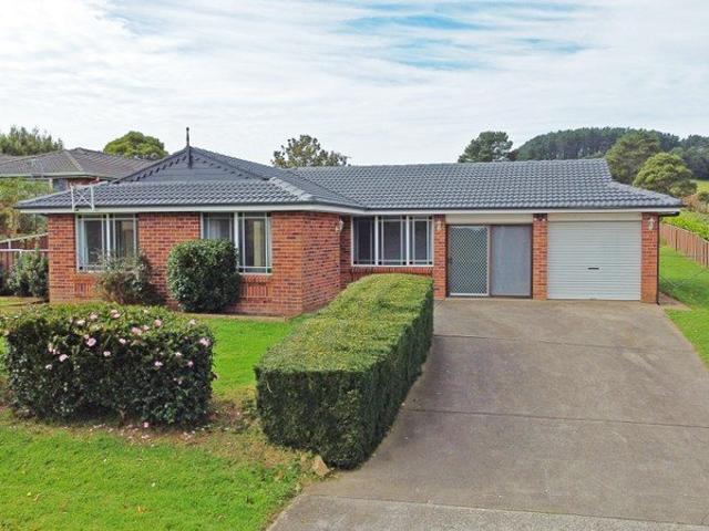 'ENTRY LEVEL' 4BED 2 BATH HOME ON 2 LOTS + SIDE ACCESS FOR VAN OR TRADIE VEHICLE