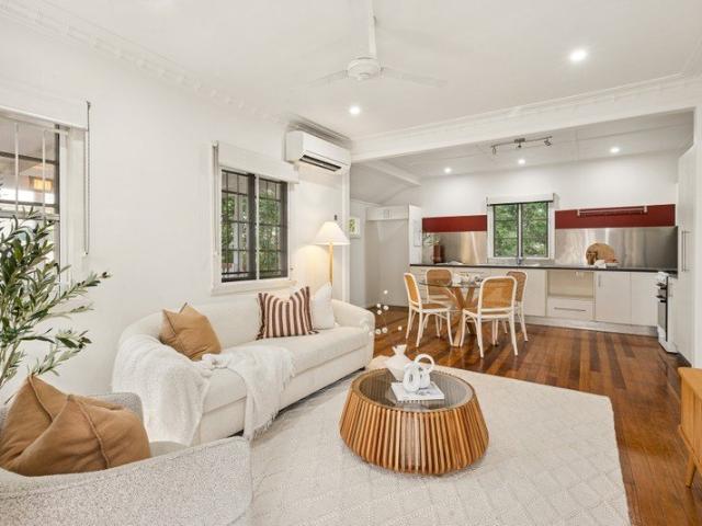 Entry Level Tarragindi Living on 607m²