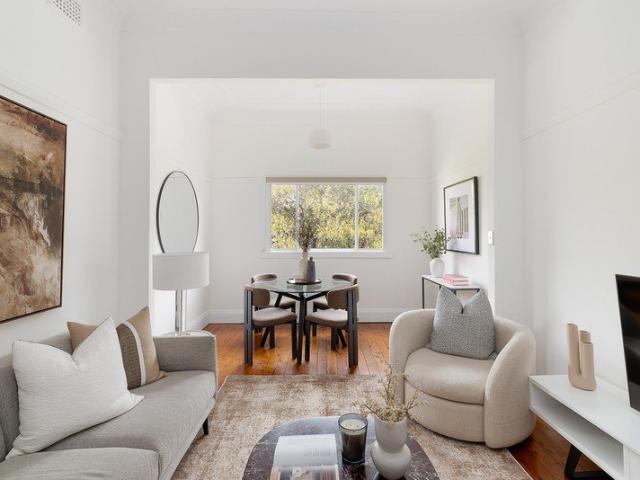 Top Floor Art Deco Apartment in Boutique Building