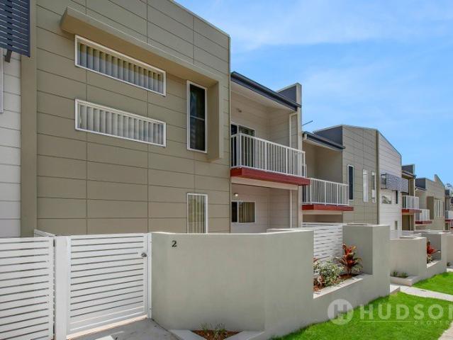 ENTRY LEVEL BUYING MCDOWALL LARGE FAMILY FRIENDLY TOWNHOUSE, 10KM TO BRISBANE CBD