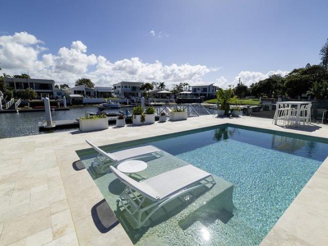 ENTRY LEVEL DEEP WATER BUDDINA BEACHSIDE WALK TO SHOPS, BEACH, RIVER, CAFES AND RESTAURANTS